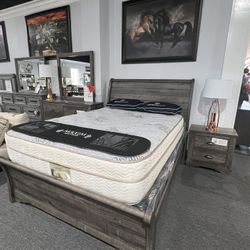 4 Pc Queen Bed Frame 🎈🎈🎈