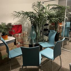 Dinner Table With Chairs and a Base