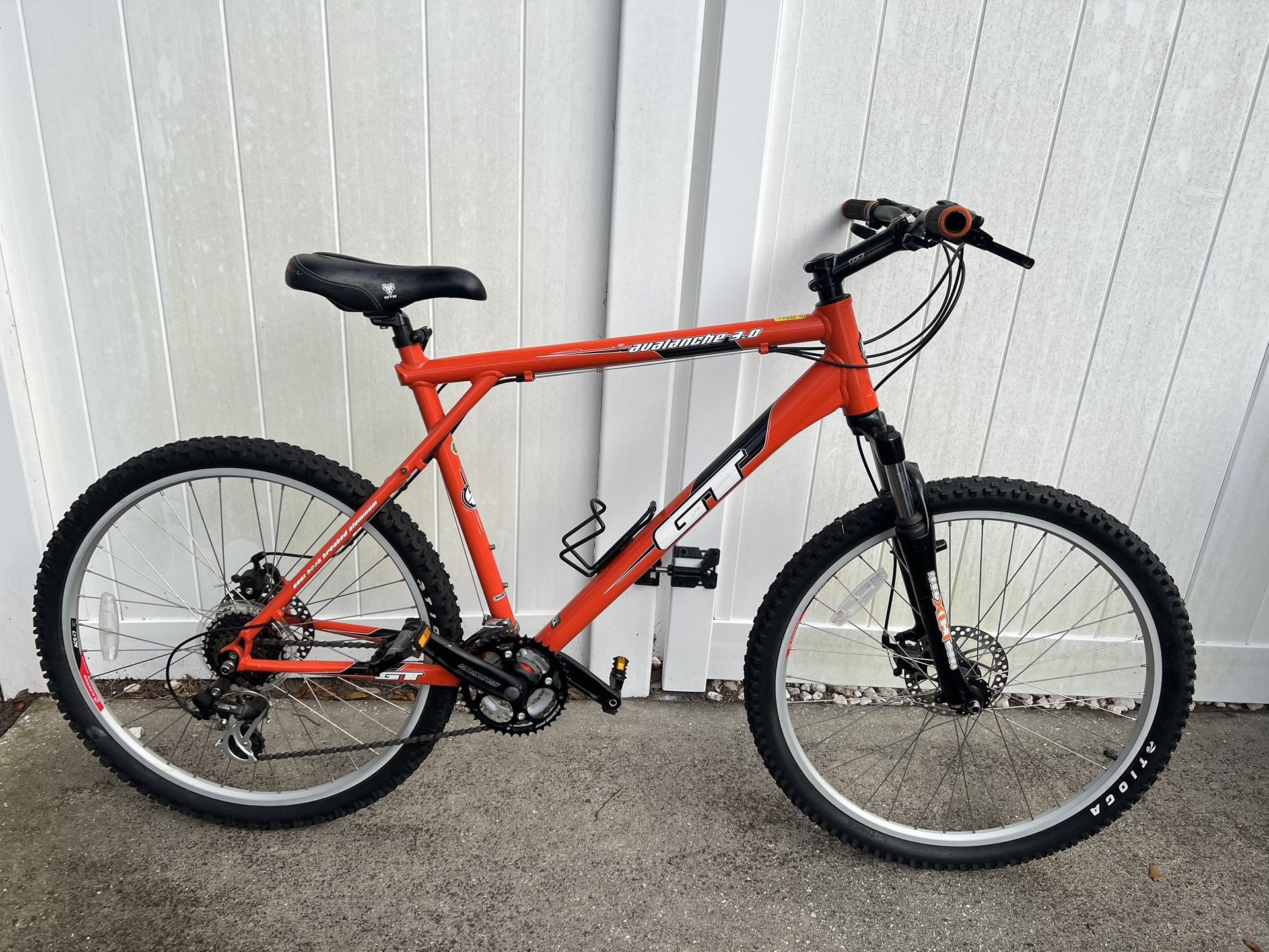 gt avalanche 3.0 mountain bike