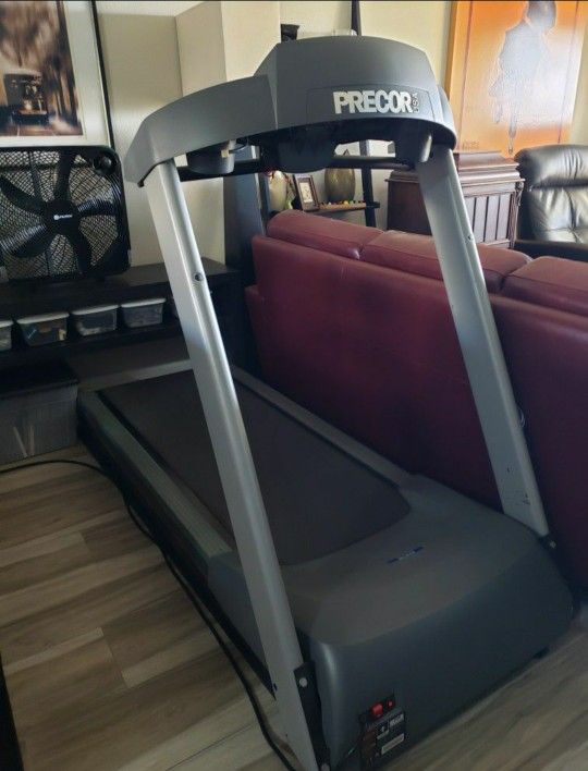 Precor Treadmill 9.23