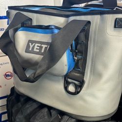 Yeti Hopper 20 Leak Proof Cooler 