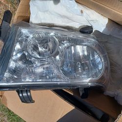  Headlights for 2005 Toyota Tundra