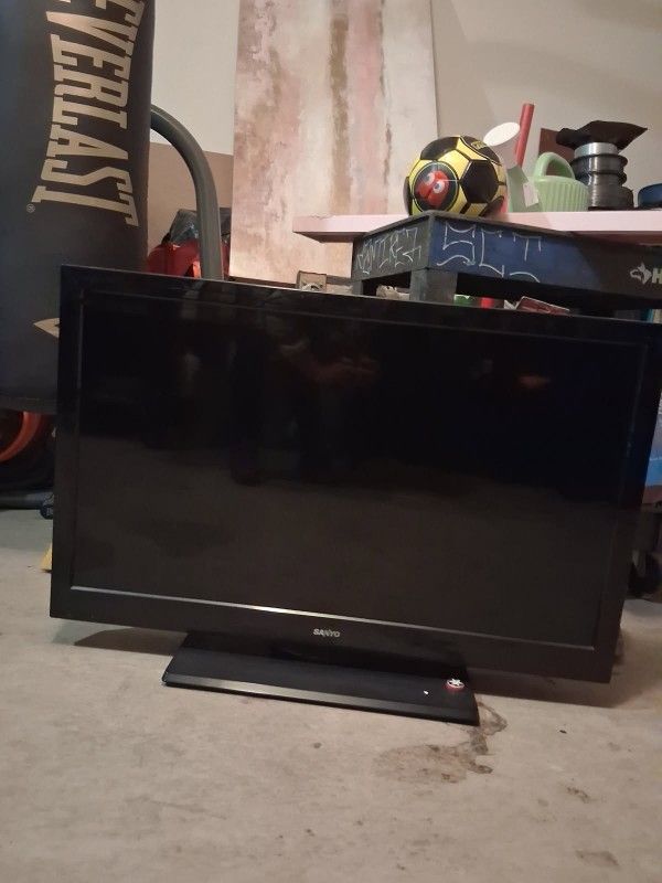 32" Sony Tv Works Fine 40 OR BEST OFFER/ MEJOR OFERTA