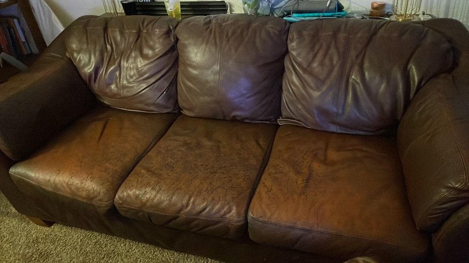 1 Leather Couch 1 Leather Lounge Set