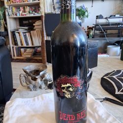“Grateful Dead Skull & Roses ‘Dead Red’ Bottle – Collector Piece”