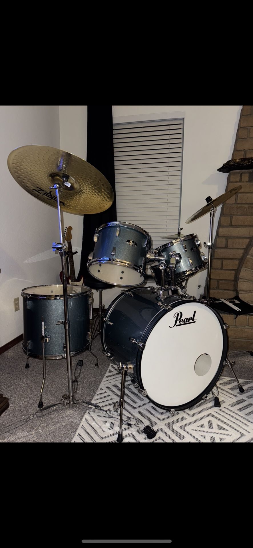 Pearl Roadshow 8 Piece Drum Set
