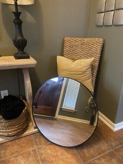 28in Round Wall Mirror