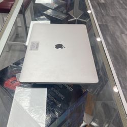 2017 15”MacBook Pro I7 16gb Ram 