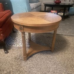Beautiful little Vintage French Style End table. Good Condition 