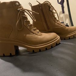 Size 8 Leather Boots