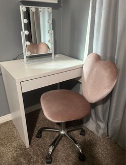 Desk mirror and chair