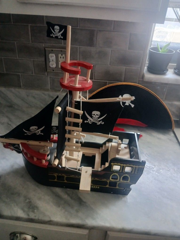 Bucs Pirates Ship And Hat