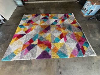 6.7ft by 9ft Shag Rug