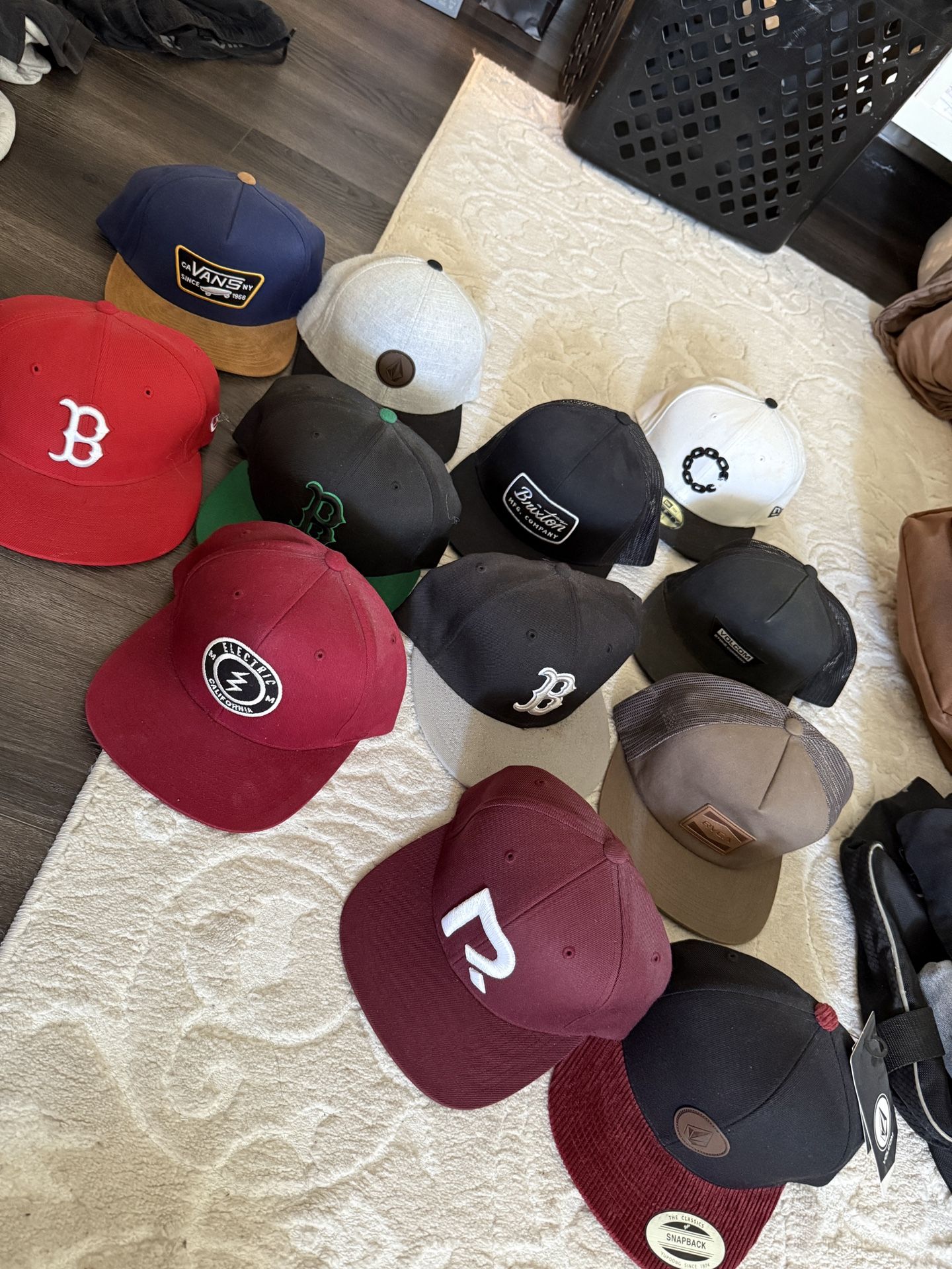 Men’s SnapBack And Fitted Hats 