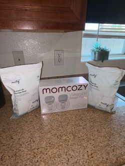 Momcozy Wearable Breast pump and Motif breast milk storage bags