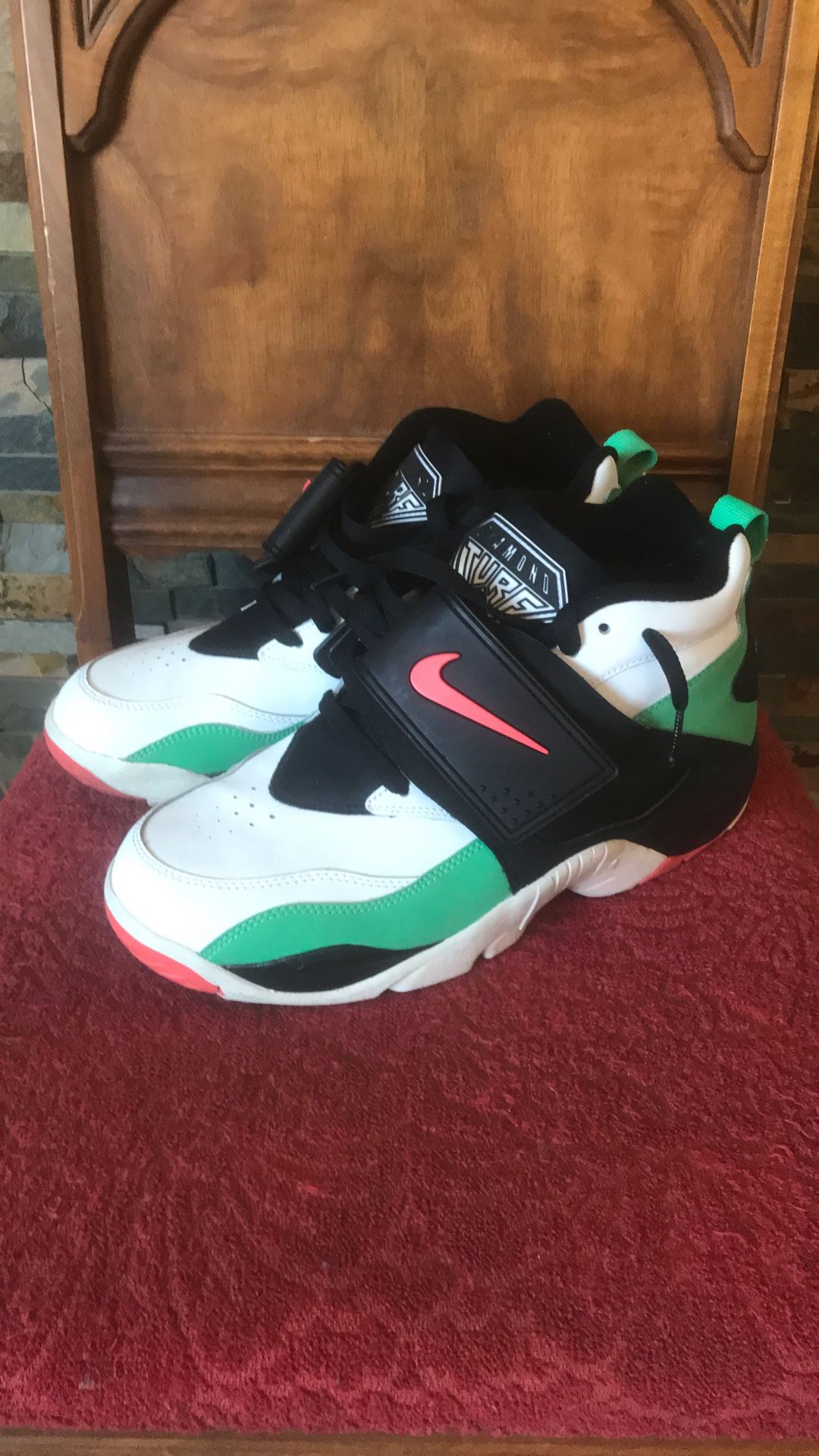 Nike Diamond Turf Sz: 10