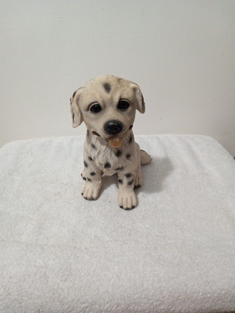 10 Inch Tall Adorabln Decorative Dog in Excellent Condition $10