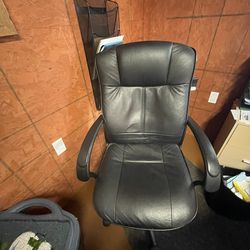 Office Desk Chairs With Arm And Wheels And One No Arm