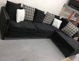 BRAND NEW SECTIONAL SOFA