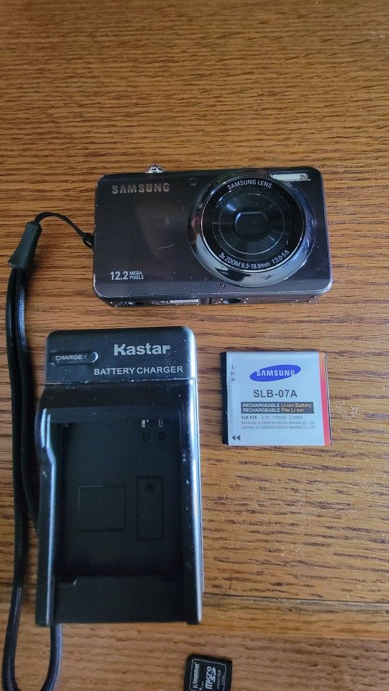 Samsung TL100 Black 12.2MP Portable 2.7" LCD Compact Digital Camera with Battery And Charger 