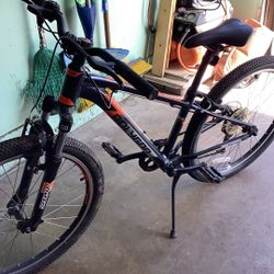 Mountain Bike In Good Shape And Condition Barely Used 