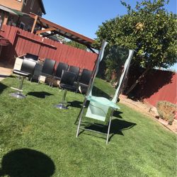 10 Chairs And 1 Mirror 