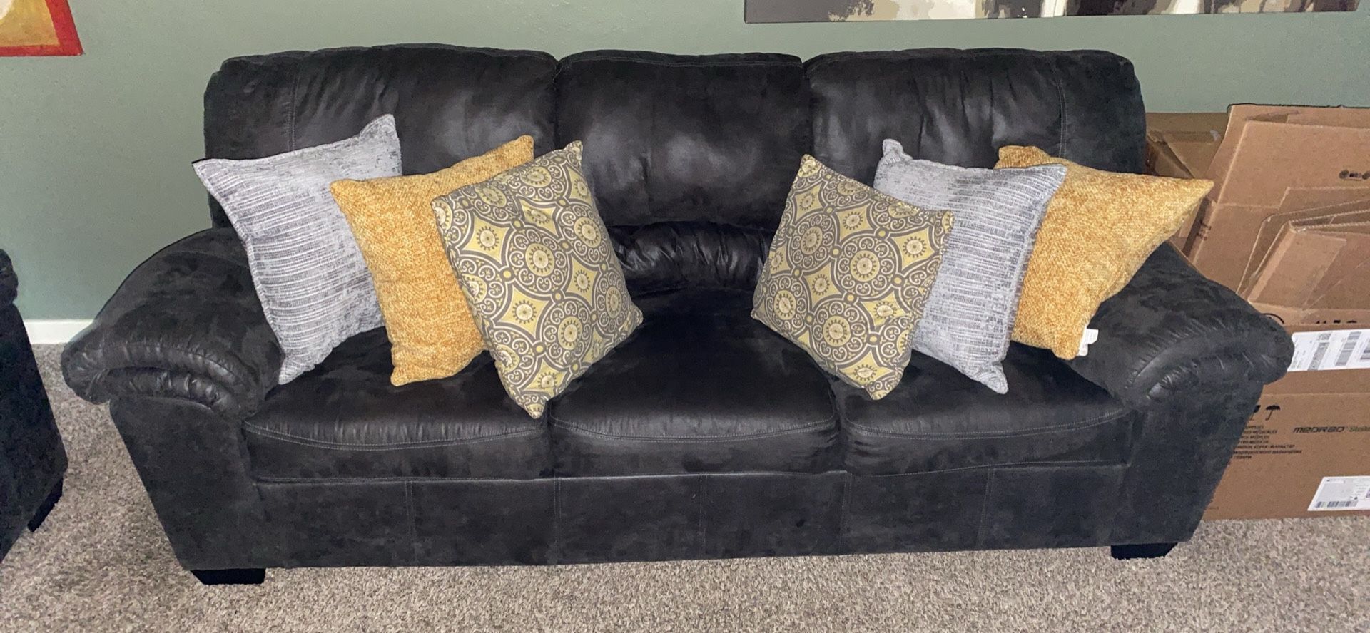 2pc Couch Set With Pillows 6 Months Old