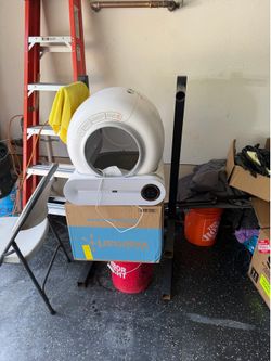 Cat litter box self cleaning
