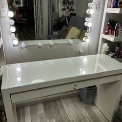 Vanity. Von espejo y luses.