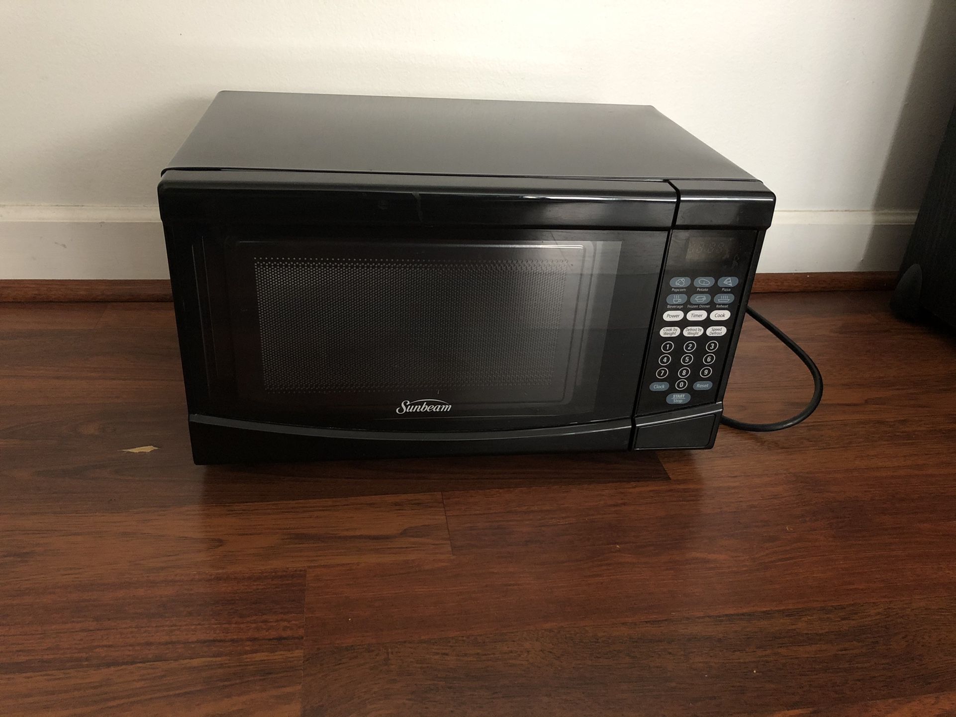 🍏 NIB Sunbeam 0.7 cu ft 700 Watt Microwave Oven - Black SGCMV807BK-07 ‼️
