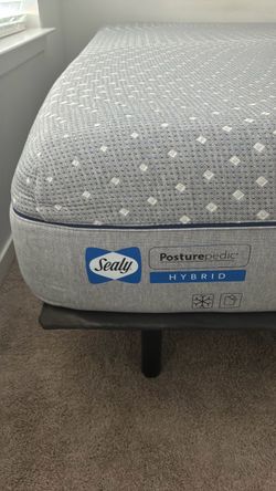 Sealy Posturepedic Hybrid Mattress with base