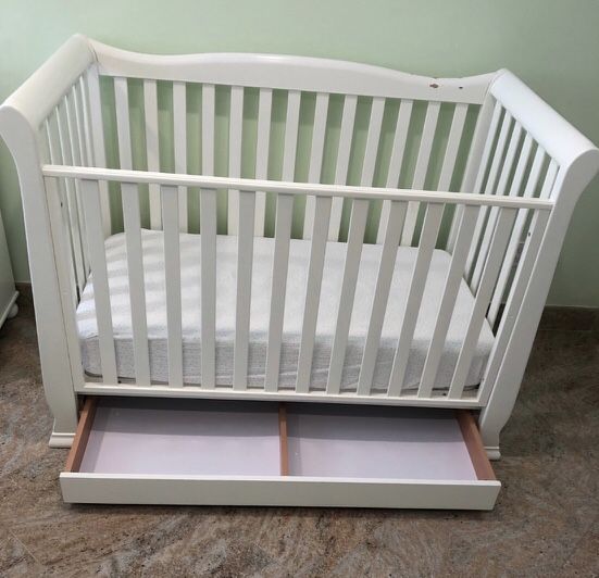 Baby crib or toddler bed