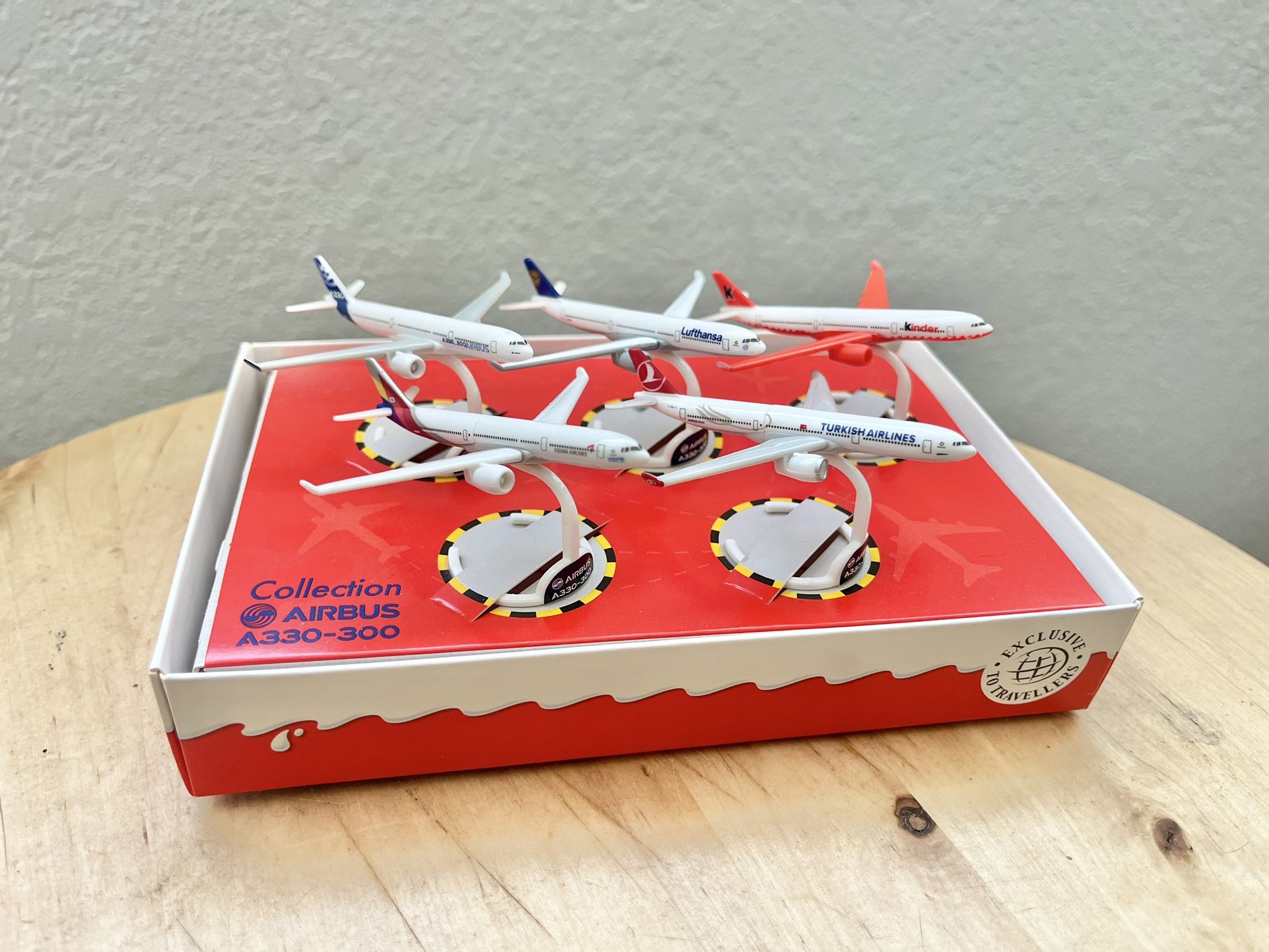 Rare Kinder Surprise Collection 2016 AIRBUS SAS A(contact info removed) 5 Airplane Disp