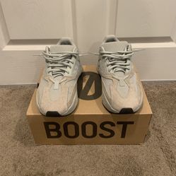 Yeezy 700 Boost Salt