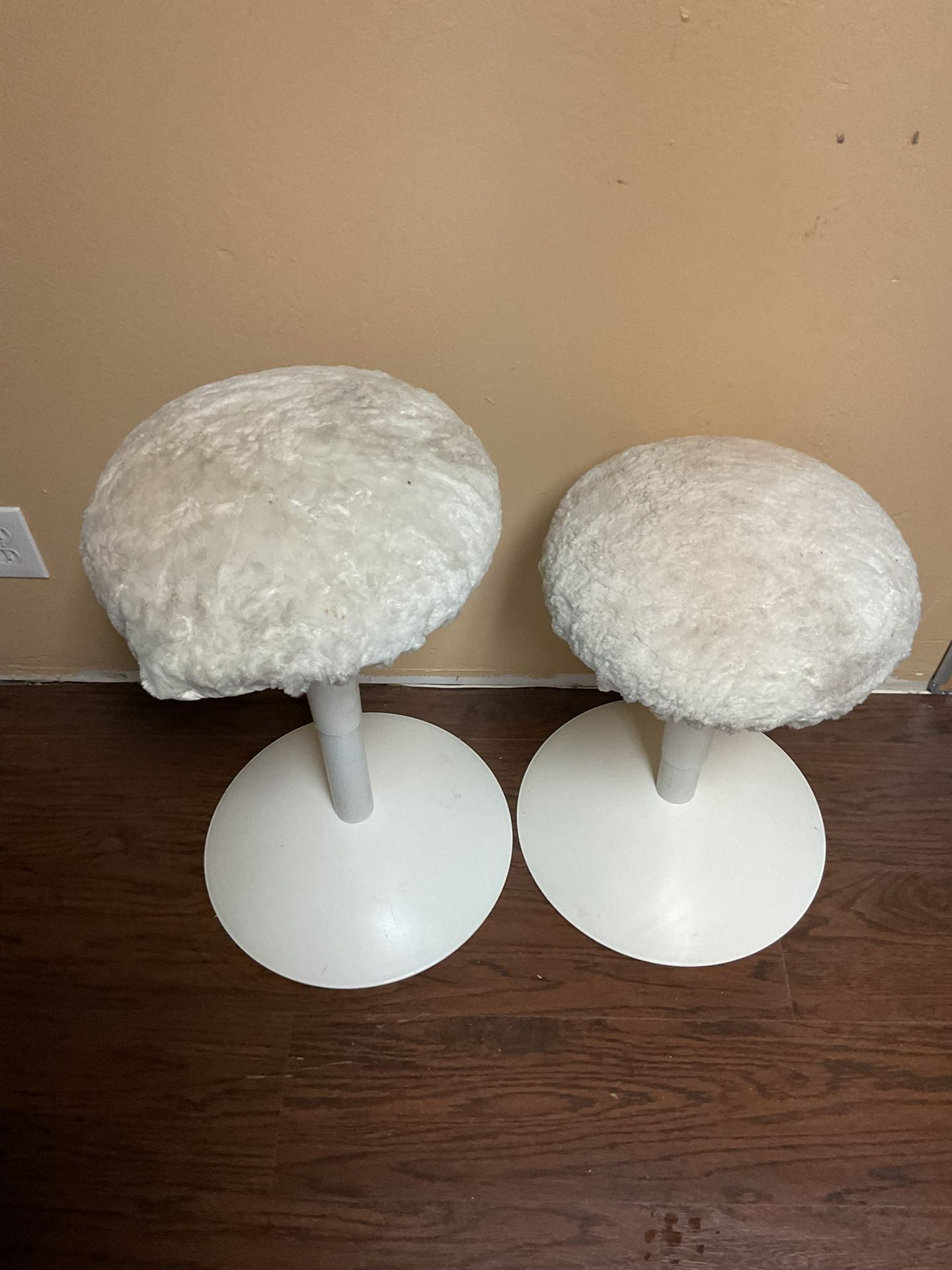 Plastic Stools With Fluffy Top Covers