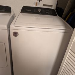 Whirlpool Large Capacity Washer & Dryer Set