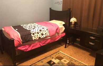 Twin Bed with mattress ( like new)
