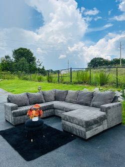 Free Delivery 🚚 Ashley Furniture Gray Sectional Couch