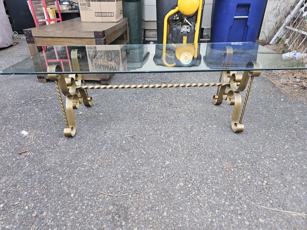 Glass Top Coffee Table **PENDING PICKUP **