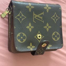 Louis Vuitton Monogram Compact Zippy/ Snappy Wallet