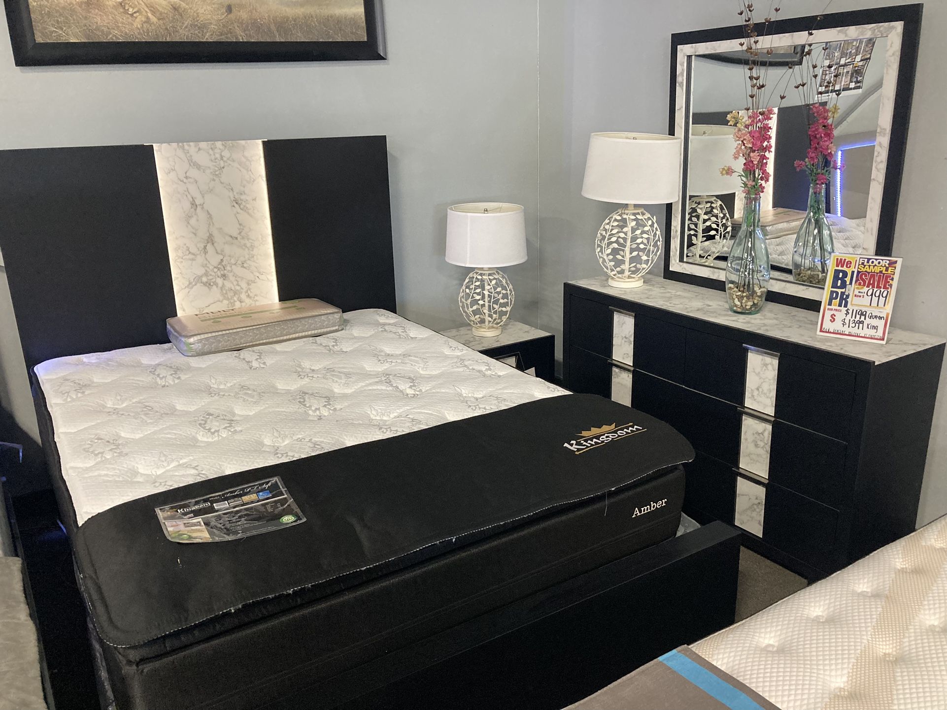 Gorgeous Bedroom Set! $999 🤍🖤 Clearance Sale!