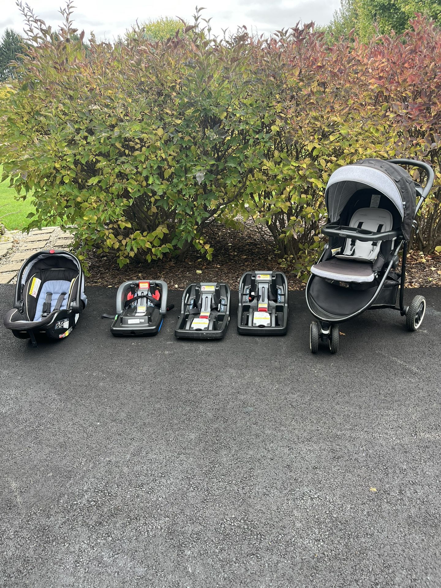 Graco Travel System (stroller/car seat/3 bases)