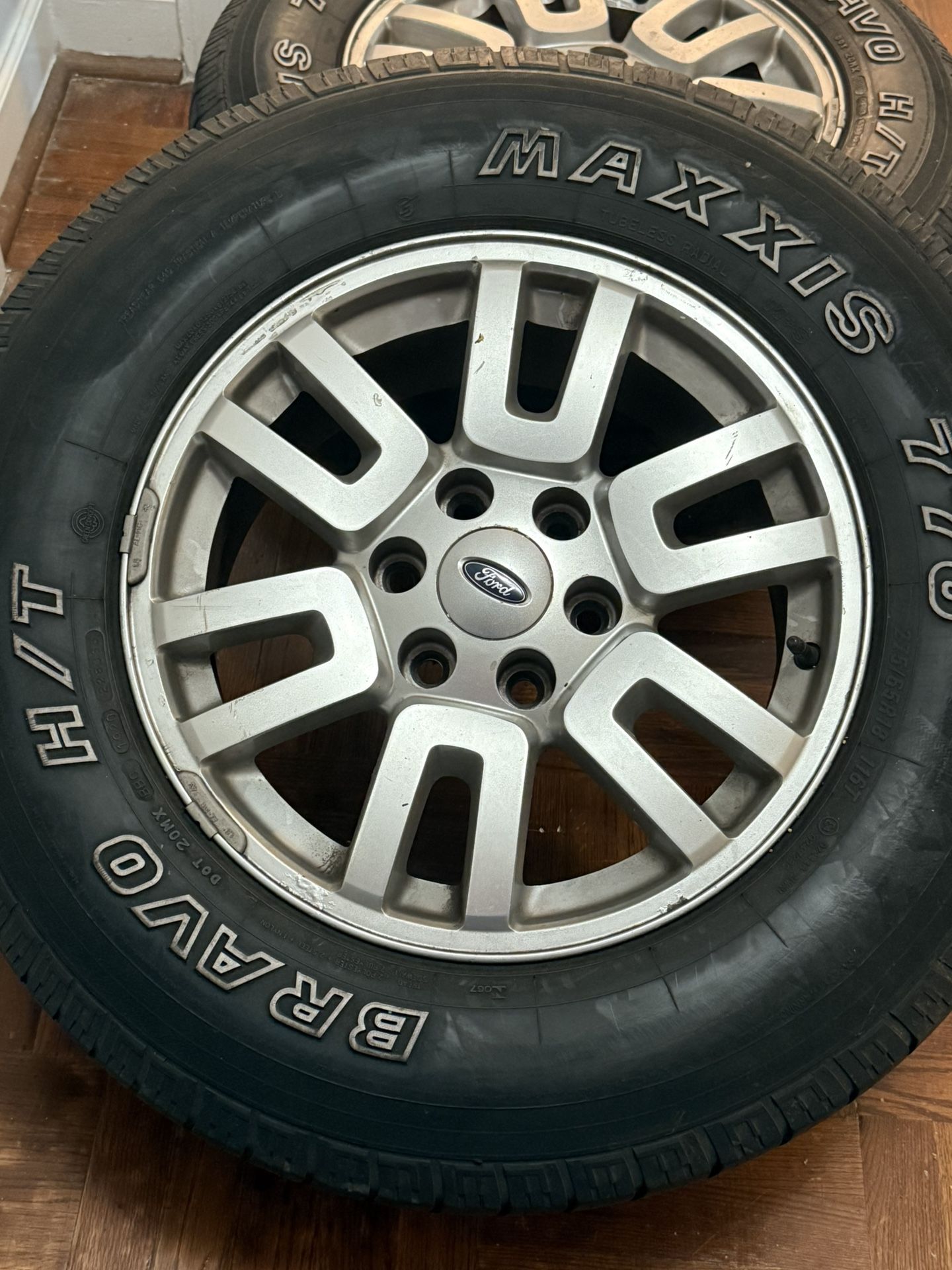 275/65 R18