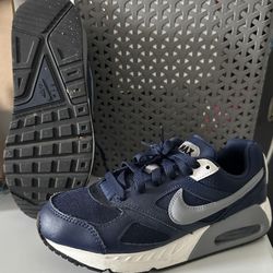 Boys 4Y Nike Air Max