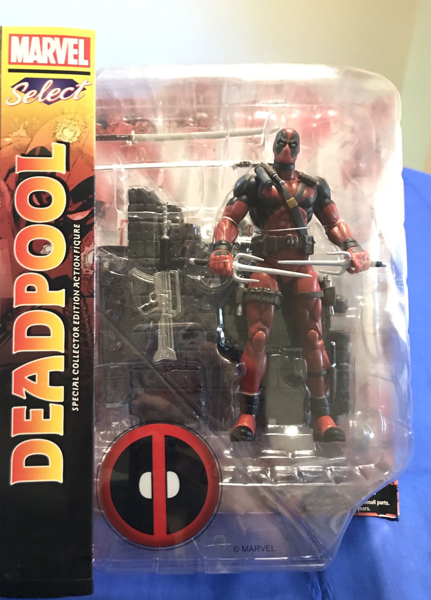 Deadpool action figure. Marvel Diamond Select