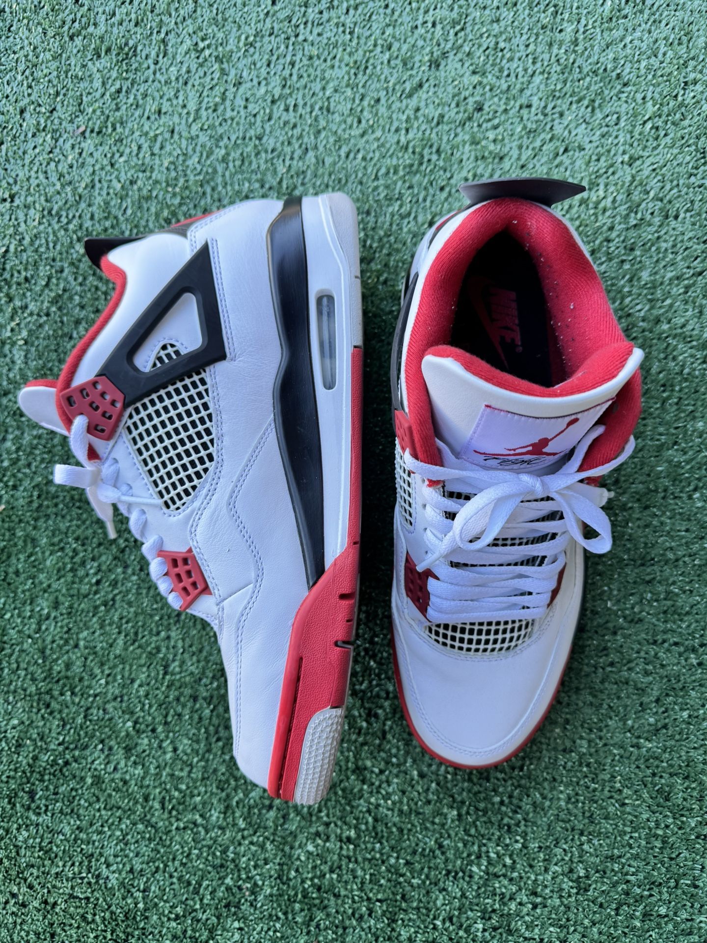 Jordan 4 Fire Red 2020 Size 9.5