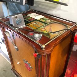 Vintage slot machine as in picture it Turns on light up, but needs to work