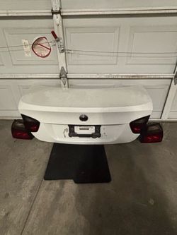 BMW Trunk and tail light