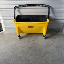 Rubbermaid® HYGEN™ Press Wring Bucke