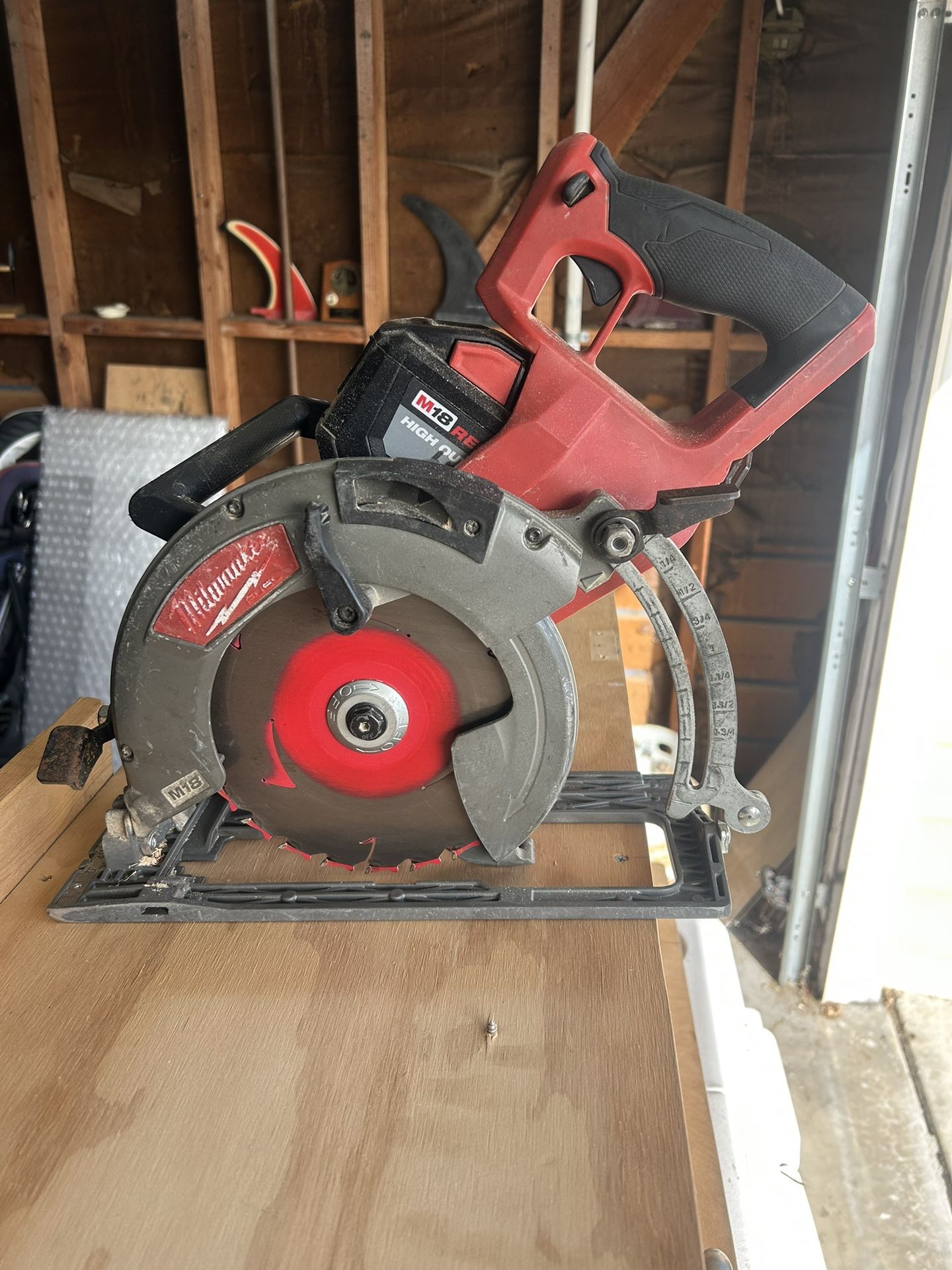 Milwaukee Rear Handle Saw And Battery 
